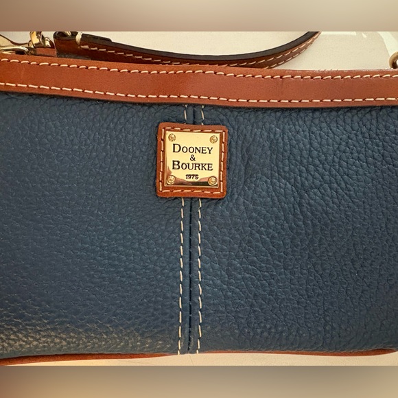 Dooney & Bourke Navy and Brown Wristlet EUC - Picture 3 of 13